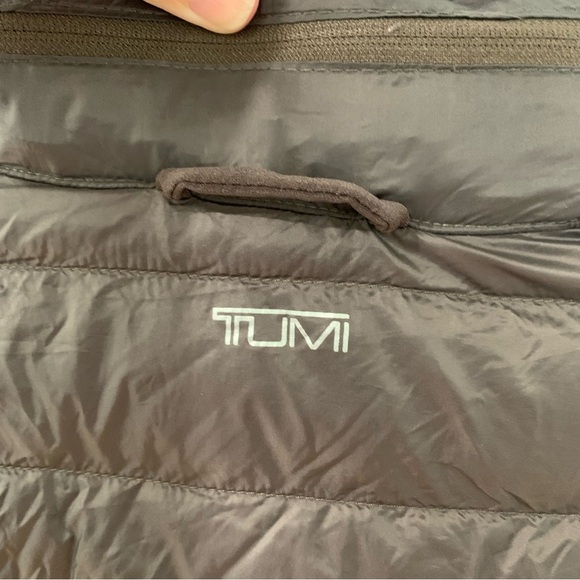 Women’s Tumi Pax Down Puffer Packable Jacket Size Medium Outerwear Lightweight - Picture 8 of 16